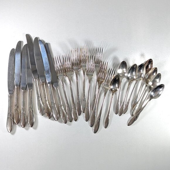 Oneida Lady Hamilton 24 piece Art Deco Silver Plated Flatware Set - Picture 1 of 9